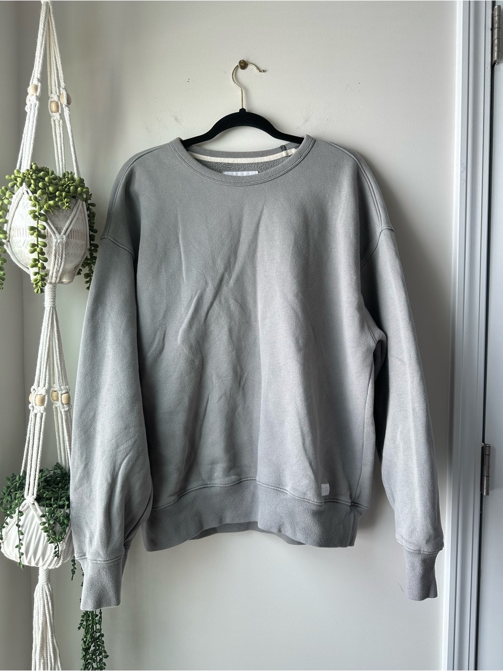 Hollister Men's Crewneck Sweatshirt in Light Gray